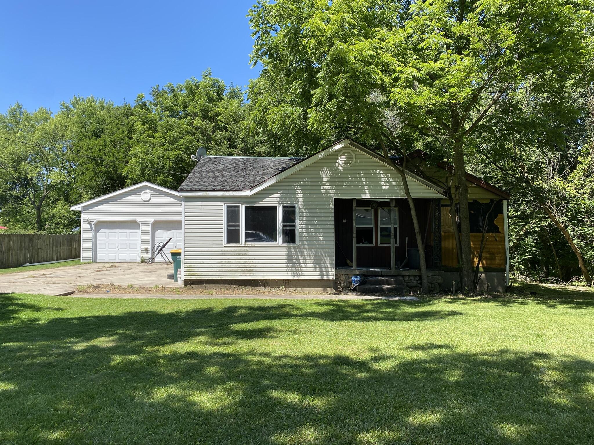 615 Yellowstone Road Valparaiso, IN 46385 - Photo 1 of 4 2048x1536