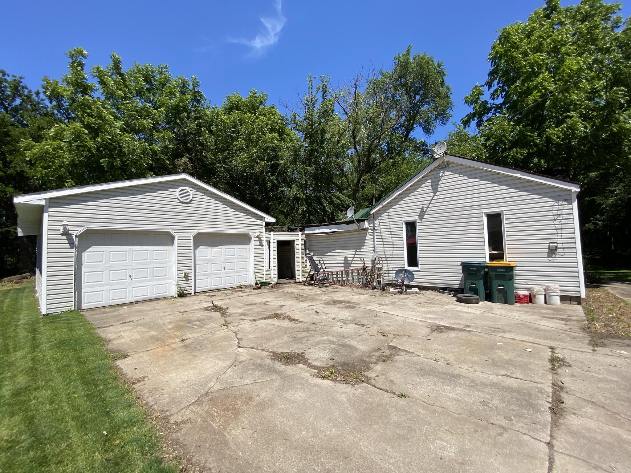 615 Yellowstone Road Valparaiso, IN 46385 - Photo 3 of 4 2048x1536