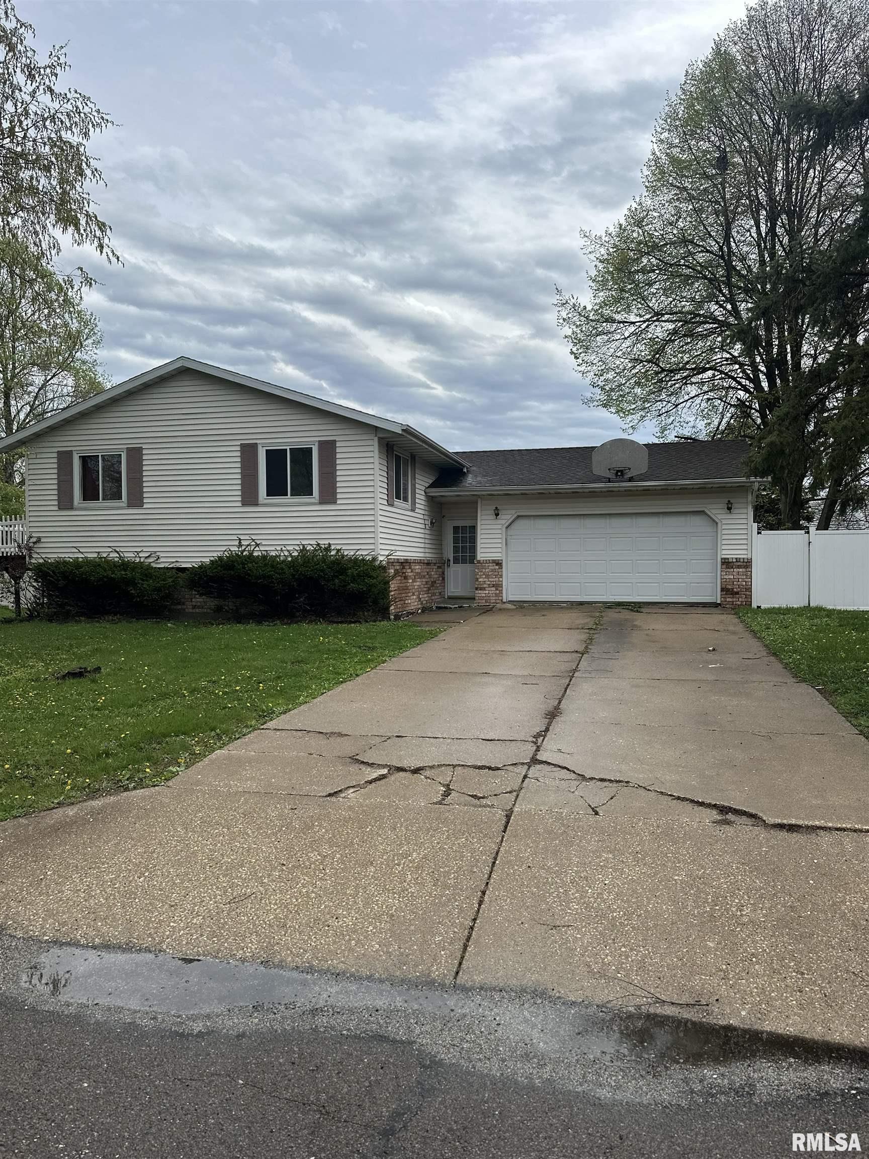718 Crestview Drive Metamora, IL 61548 - Photo 1 of 1
