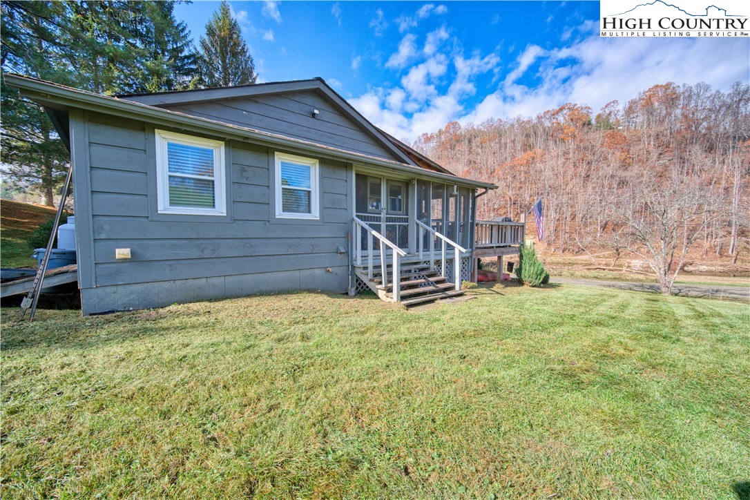 520 Albert Phipps Road Crumpler, NC 28617 - Photo 6 of 45 Gallery Image 6