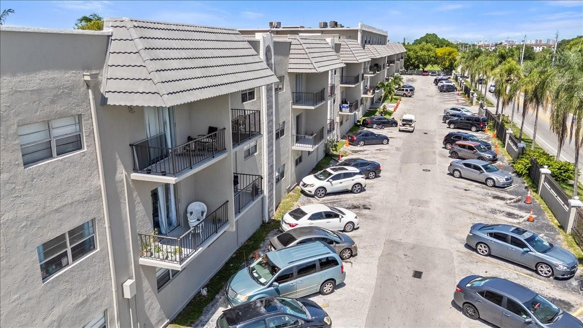 5100 Southwest 41st Street, Unit 321 Hollywood, FL 33023 - Photo 3 of 20 Photo 3