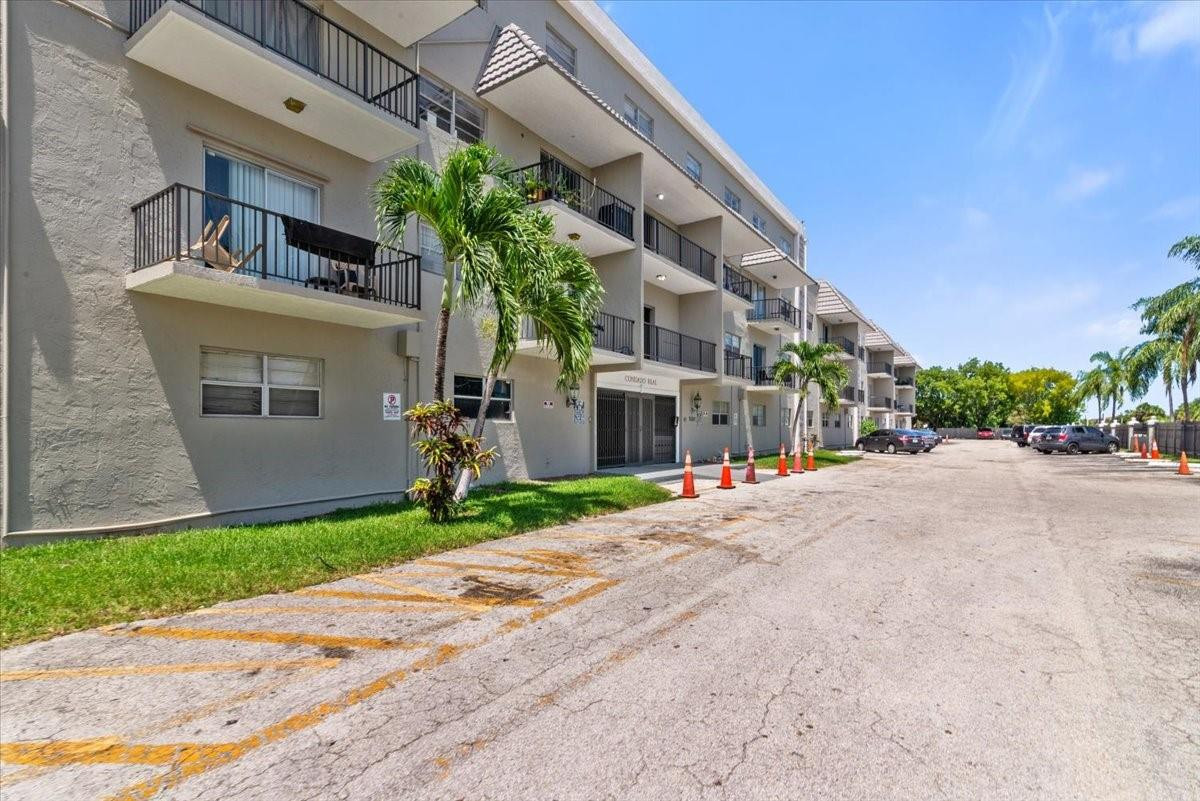 5100 Southwest 41st Street, Unit 321 Hollywood, FL 33023 - Photo 4 of 20 Photo 4