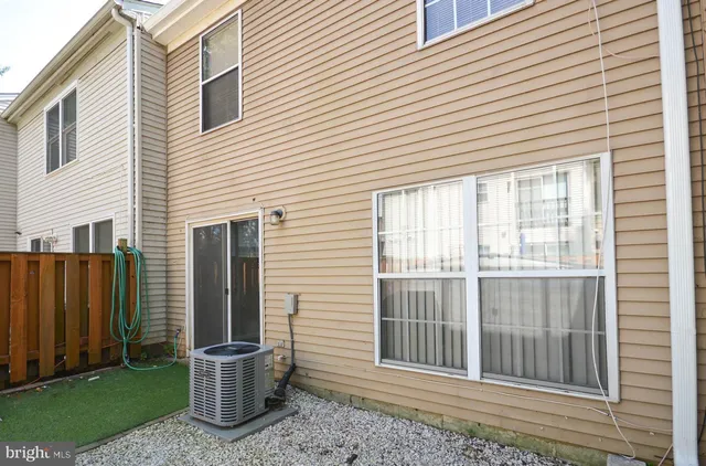 a view of a house with backyard and porch