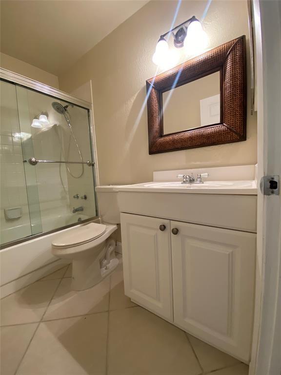 5701 Riverside Drive, Unit 302 Coral Springs, FL 33067 - Photo 16 of 21 a bathroom with a toilet a sink and mirror