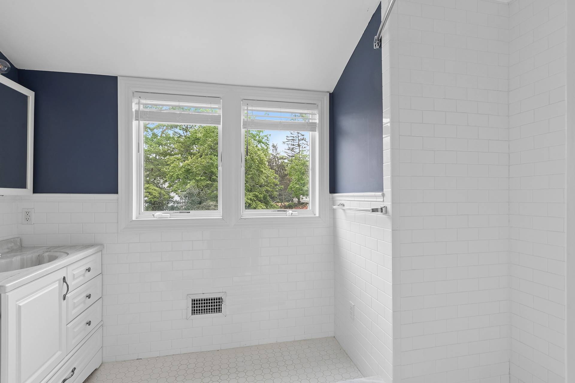 687 Accabonac Road East Hampton, NY 11937 - Photo 12 of 17