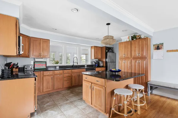 $39,000 | 687 Accabonac Road, East Hampton, NY 11937