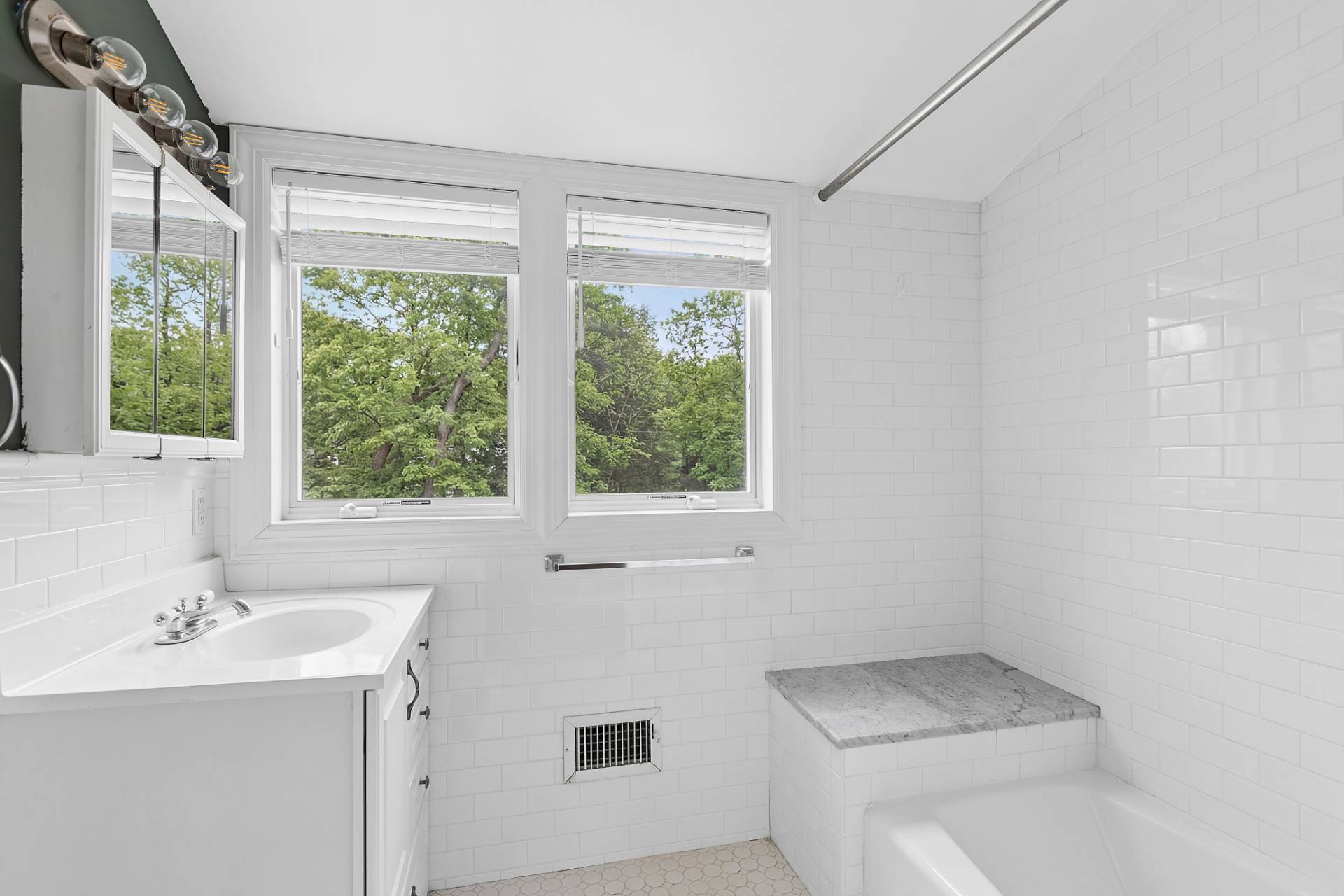 687 Accabonac Road East Hampton, NY 11937 - Photo 10 of 17