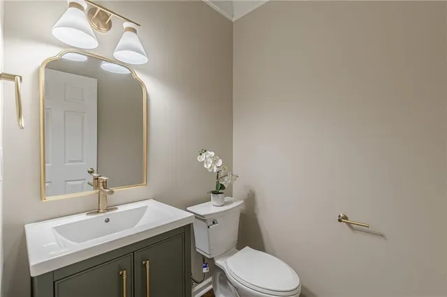 $689,000 | 120 Lyndhurst Court, Roswell, GA 30075