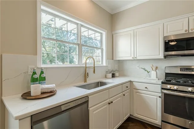 $689,000 | 120 Lyndhurst Court, Roswell, GA 30075