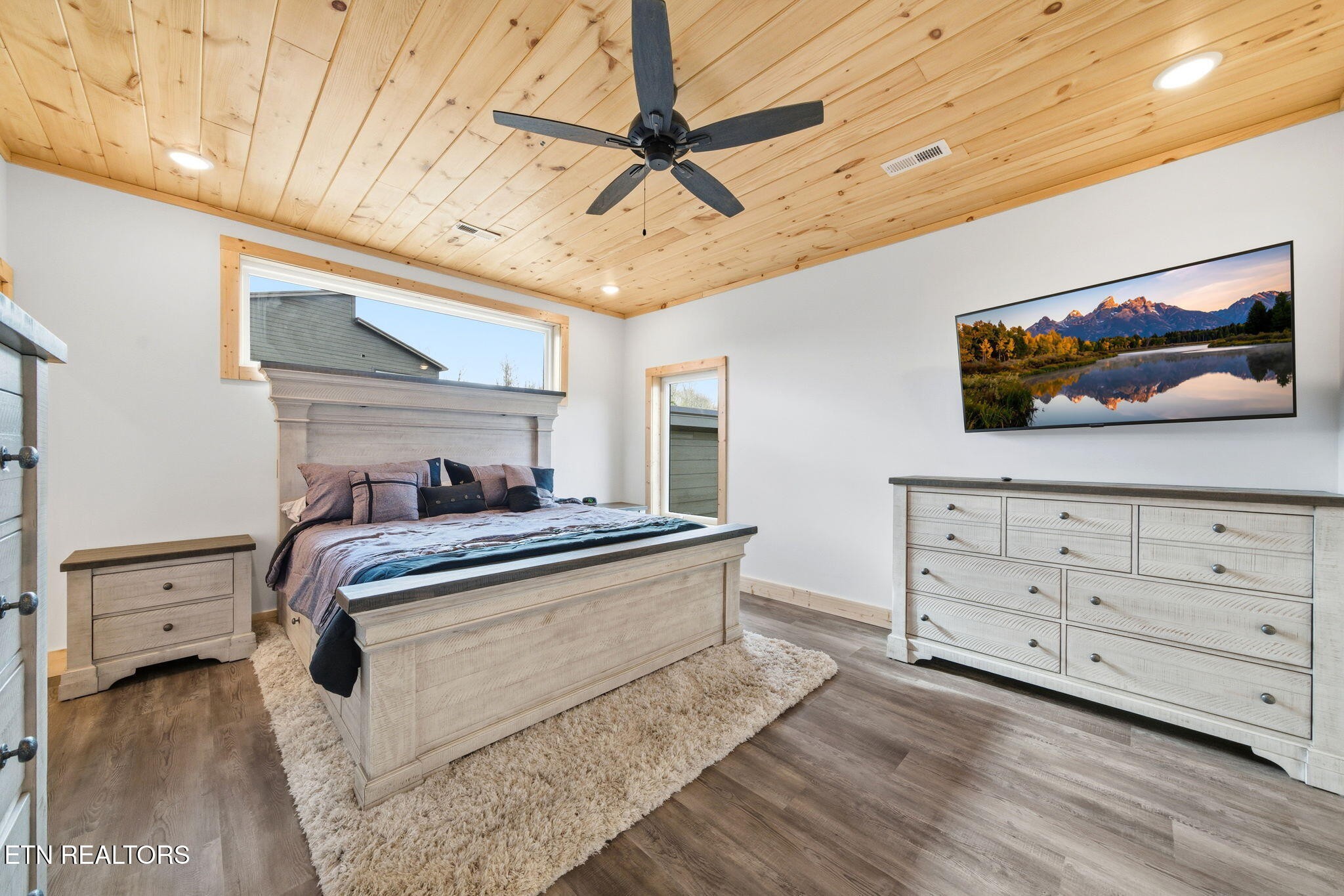 650 Ridge Top Loop Gatlinburg, TN 37738 - Photo 19 of 38 a bed room with a bed and a television