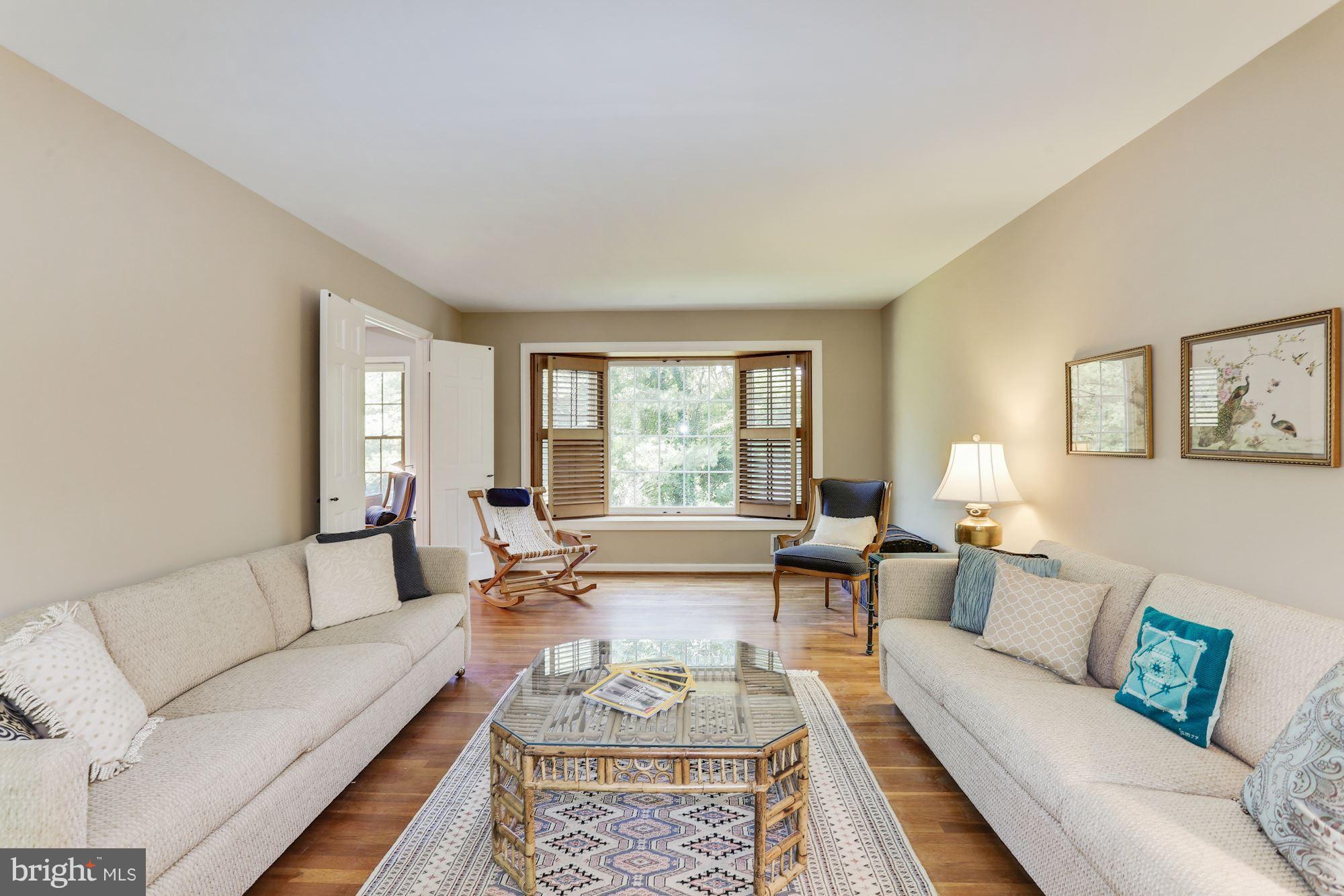 13838 Turnmore Road Silver Spring, MD 20906 - Photo 3 of 22 Living Room