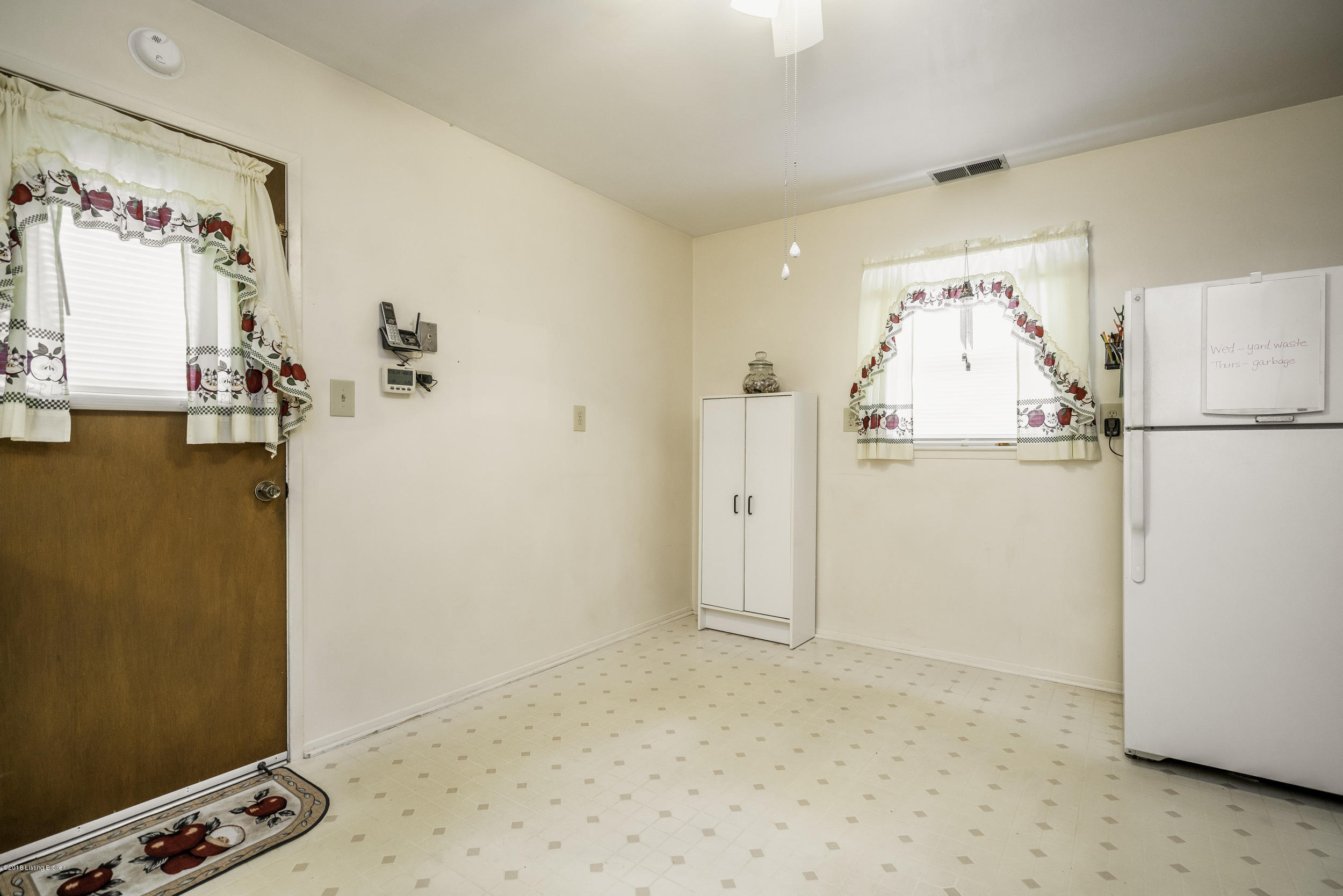 9517 Maple Road Louisville, KY 40229 - Photo 9 of 36 9517 Maple Rd-26