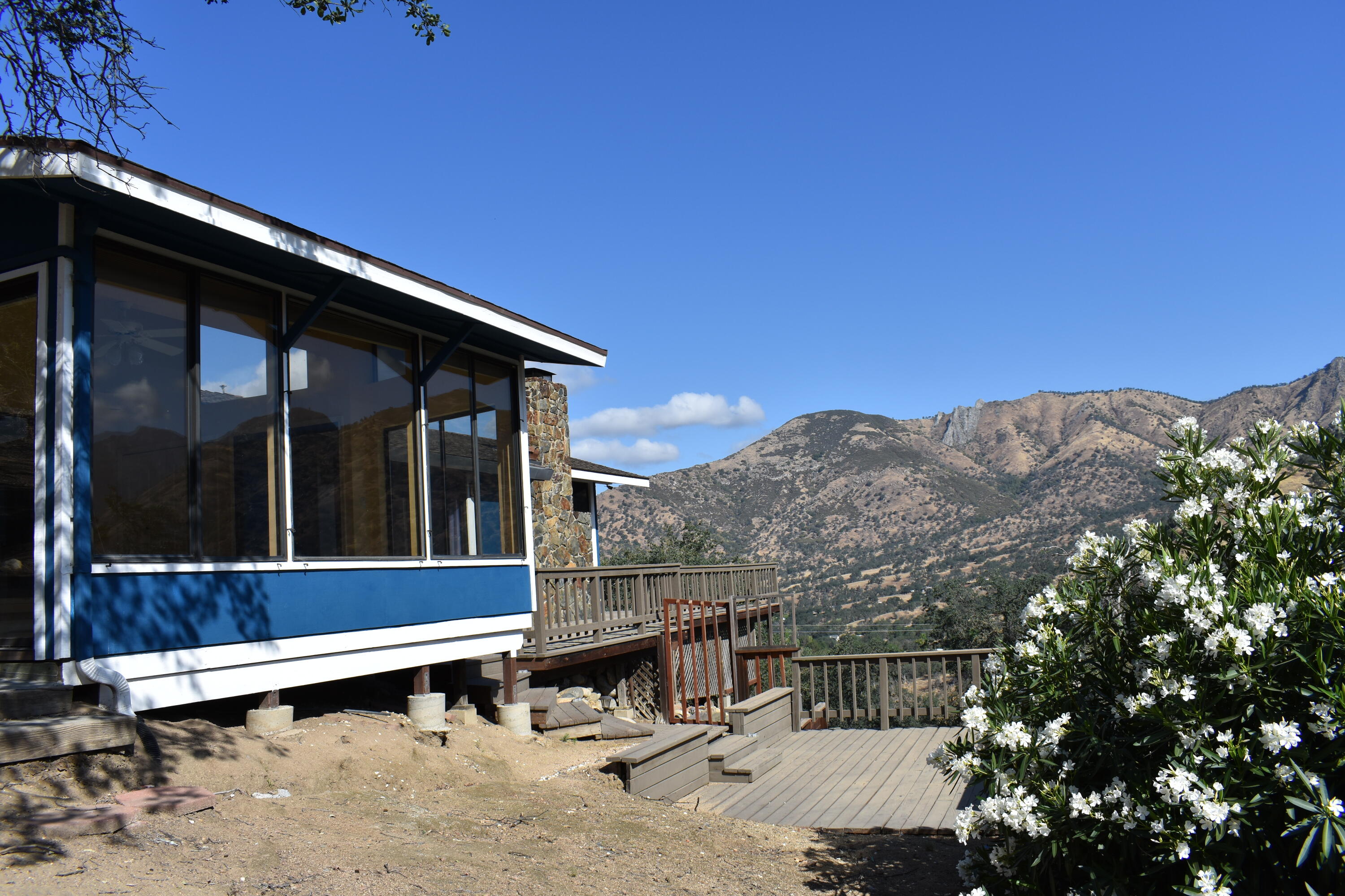 43933 Skyline Drive Three Rivers, CA 93271 - Photo 13 of 38 Sunroom
