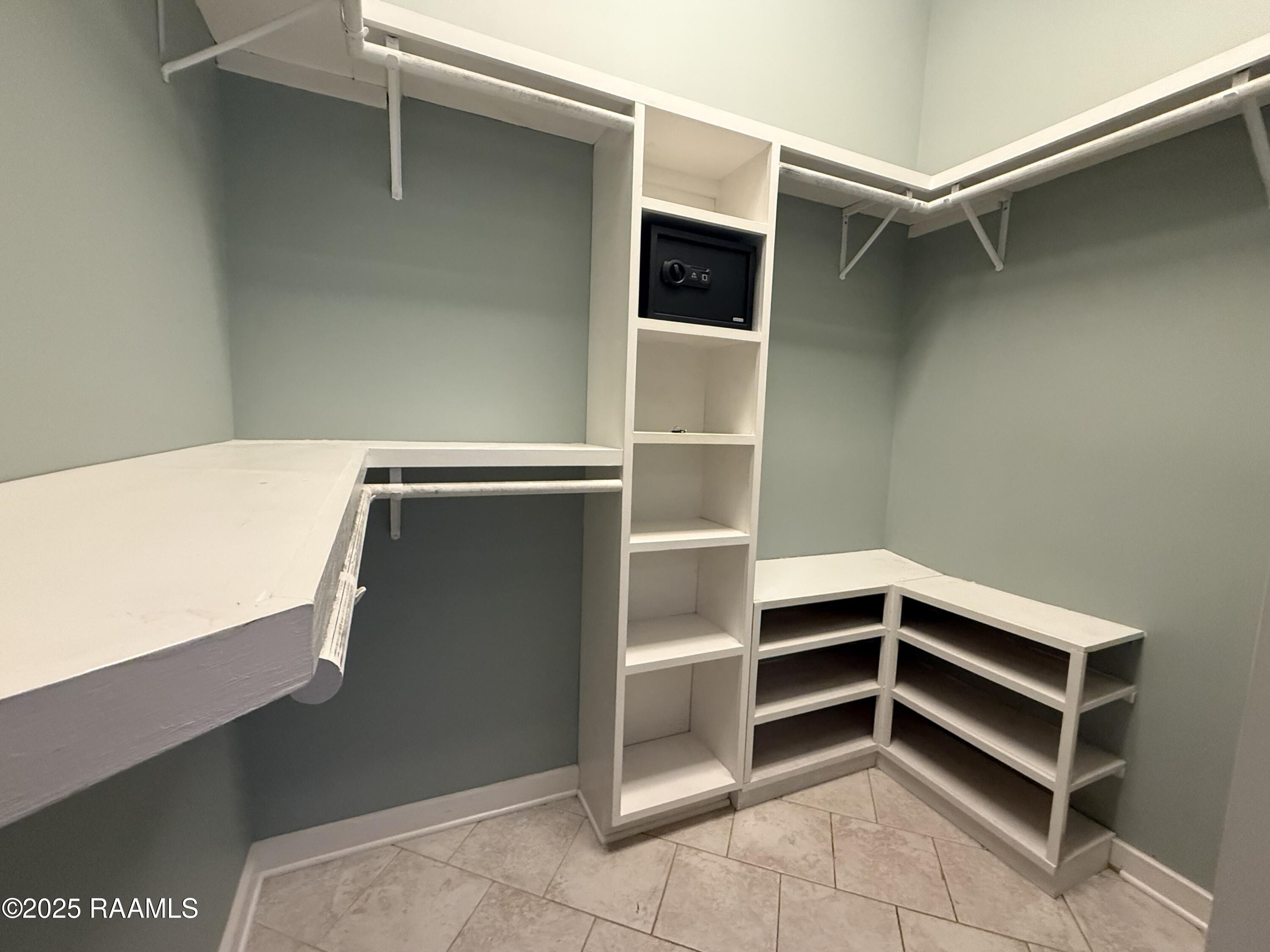 121 North 9th Street Eunice, LA 70535 - Photo 15 of 28 primary closet