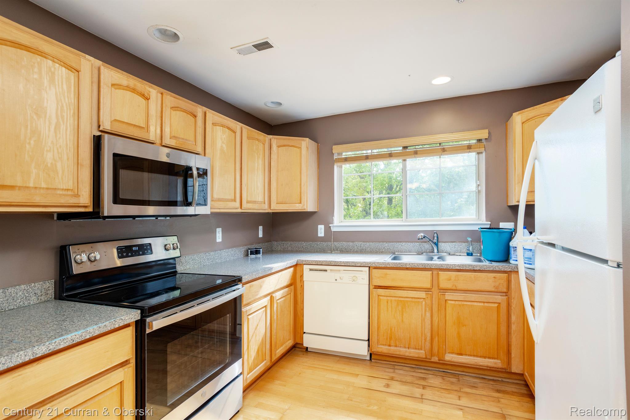 16944 Farmington Road, Unit 22 Livonia, MI 48154 - Photo 16 of 25