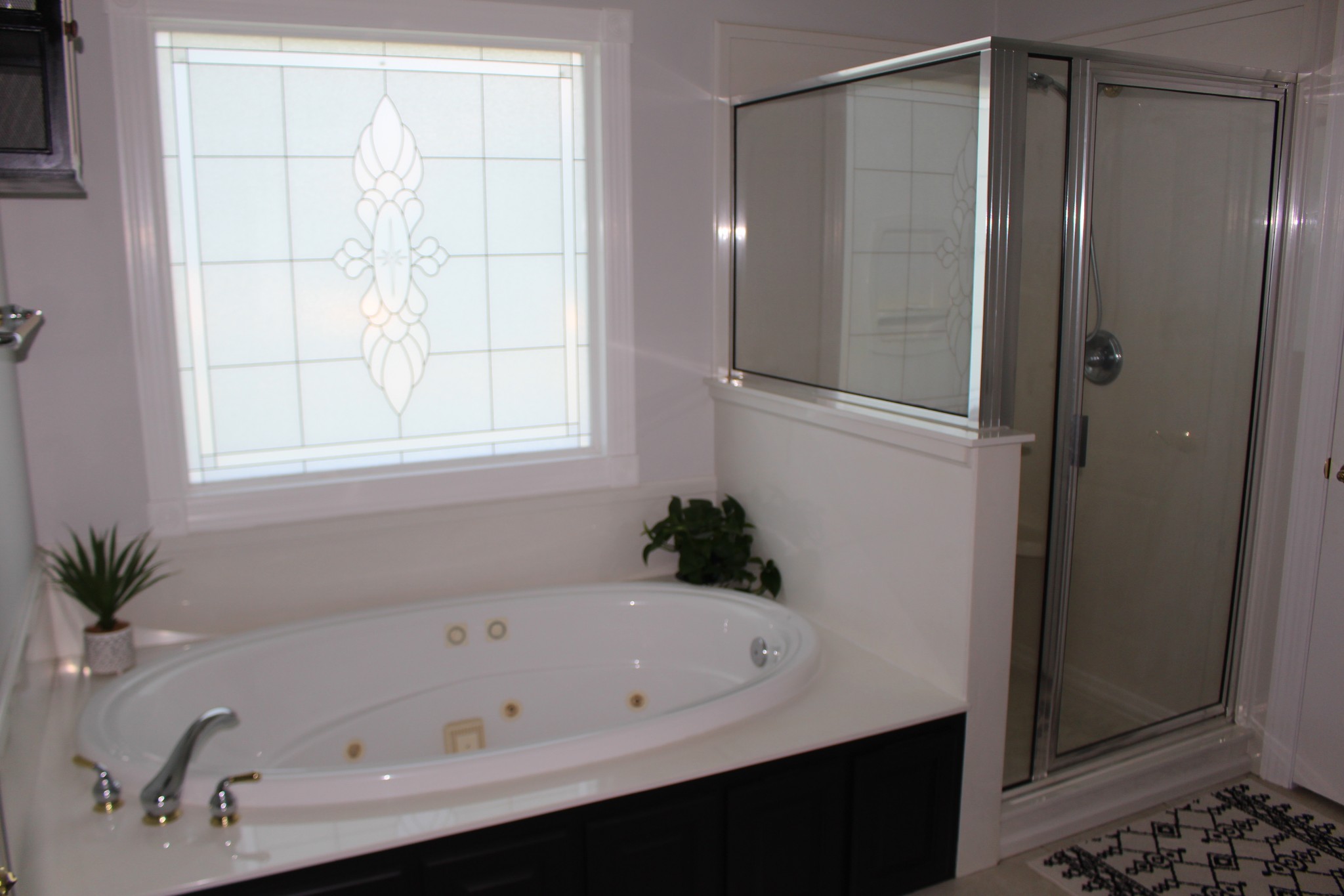 2707 Sixteenth Model Road Manchester, TN 37355 - Photo 27 of 50 a bathroom with a bathtub and a shower