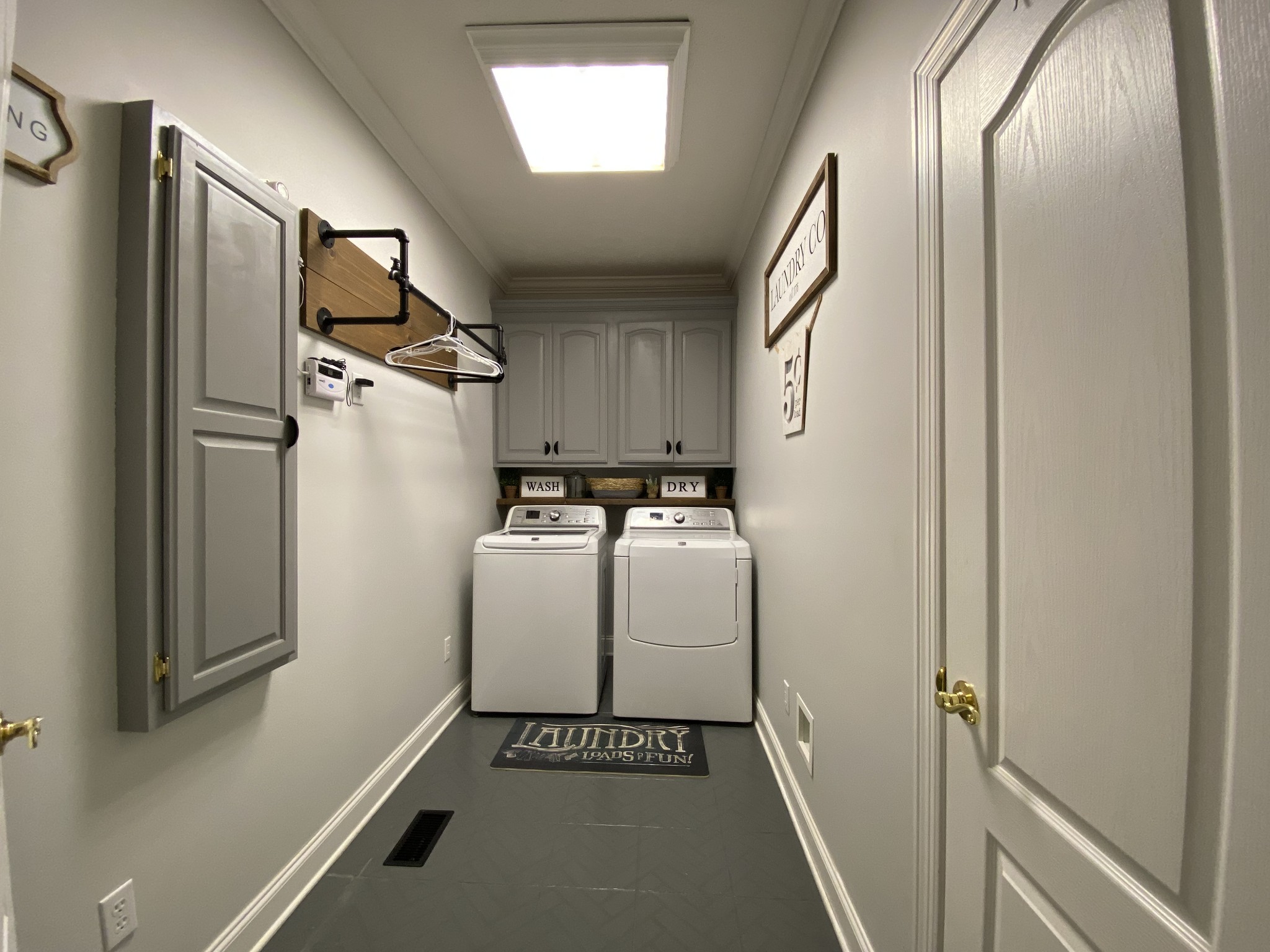 2707 Sixteenth Model Road Manchester, TN 37355 - Photo 36 of 50 a utility room with dryer and washer
