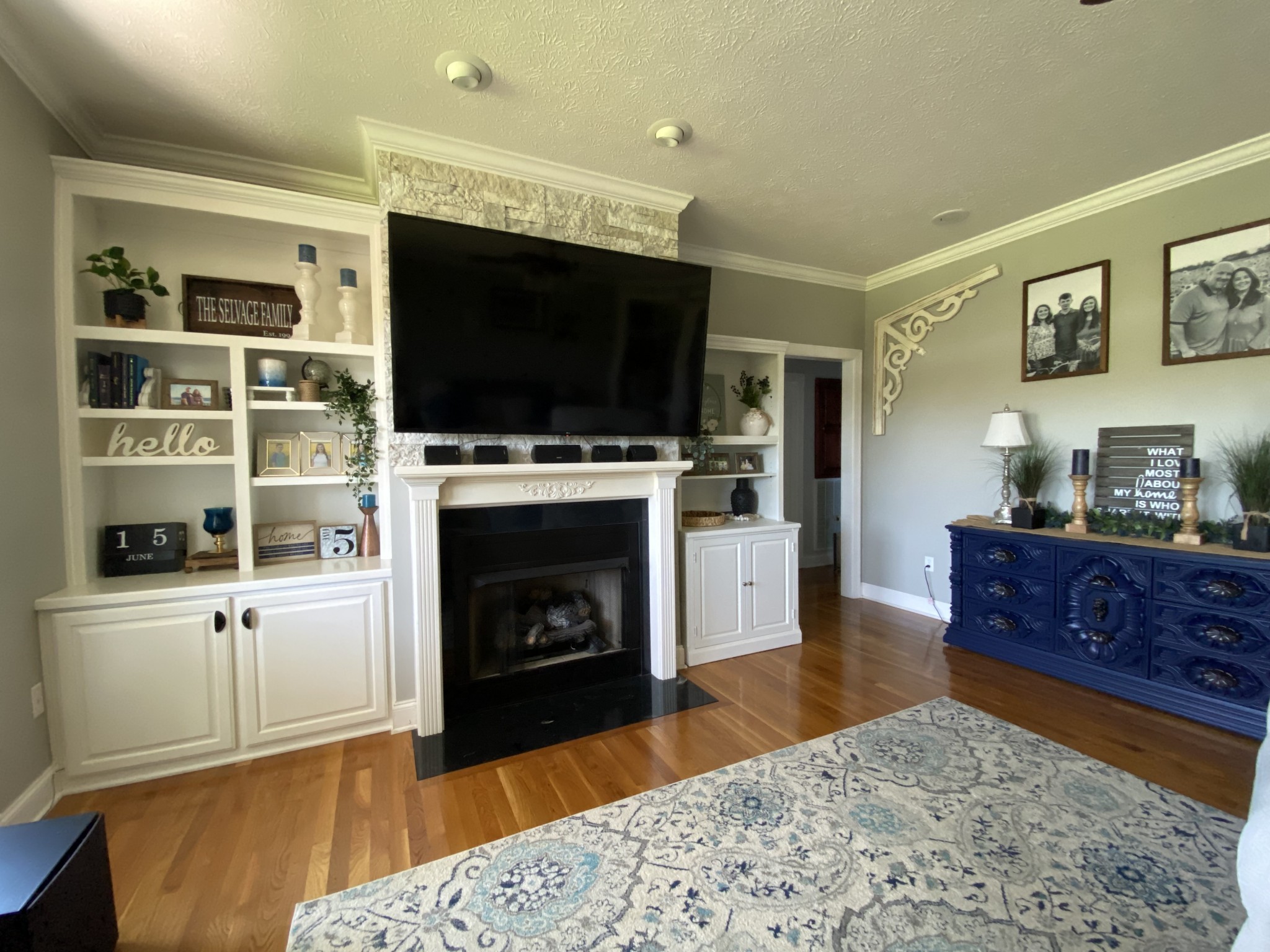 2707 Sixteenth Model Road Manchester, TN 37355 - Photo 8 of 50 a living room with furniture flat screen tv and a fireplace