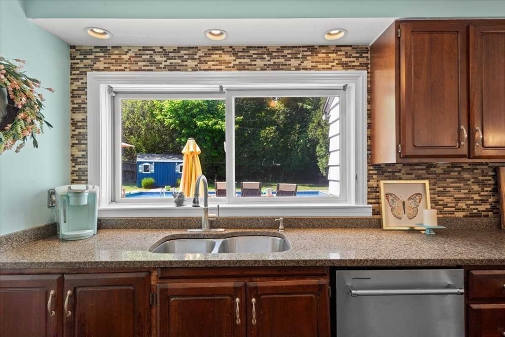 4 Van Street Worcester, MA 01602 - Photo 13 of 40