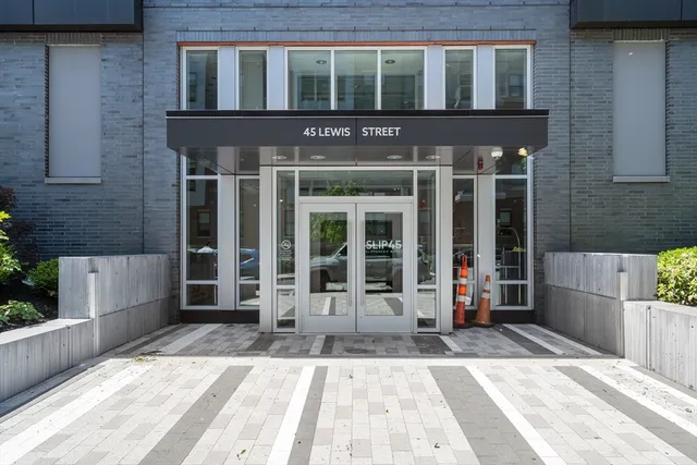 $1,269,000 | 45 Lewis Street, Unit PH15, Boston, MA 02128