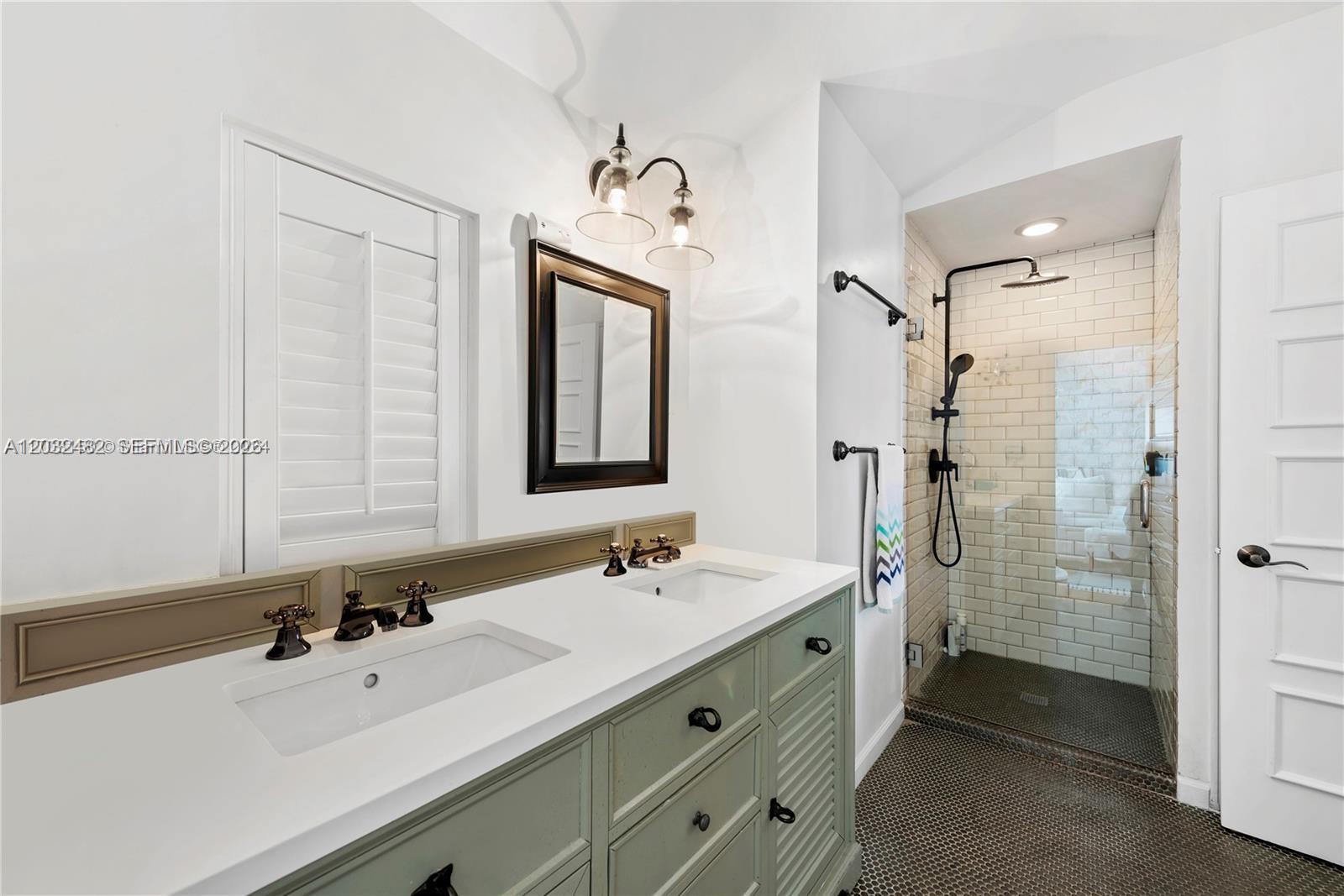 5621 Alton Road Miami Beach, FL 33140 - Photo 26 of 33