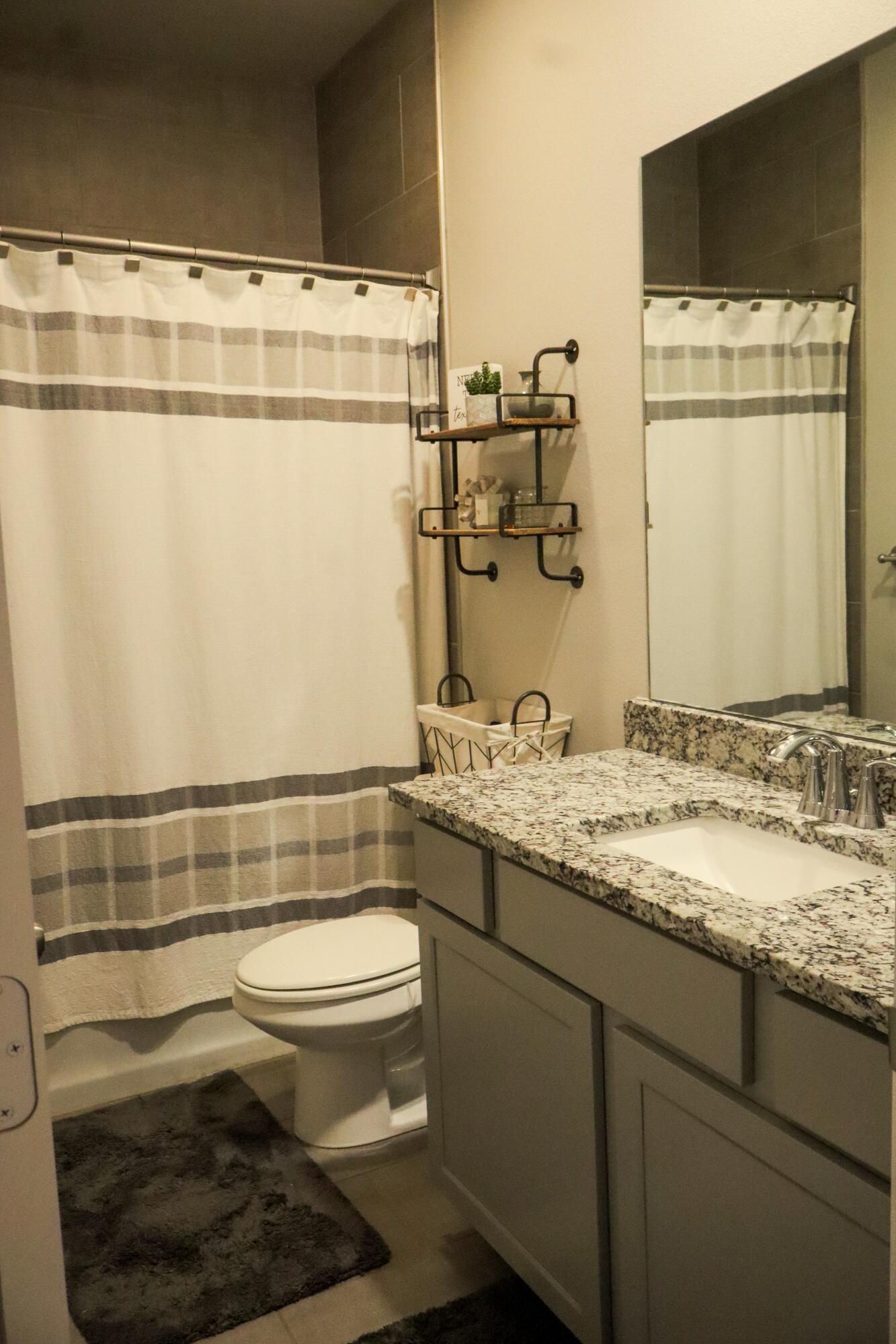 7725 96th Street Lubbock, TX 79424 - Photo 25 of 34 7725 bath 2