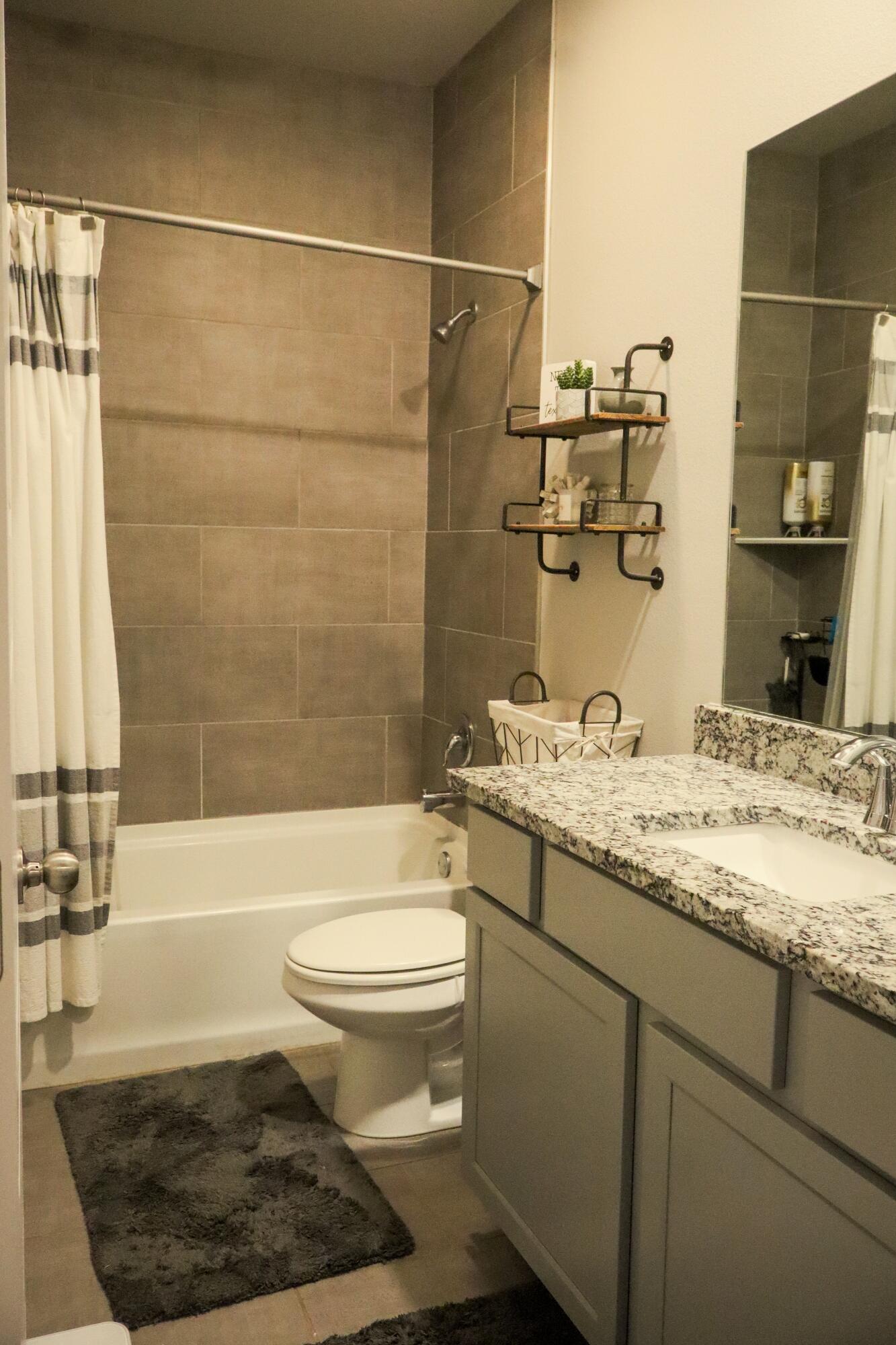 7725 96th Street Lubbock, TX 79424 - Photo 27 of 34 7725 bath 2 pic