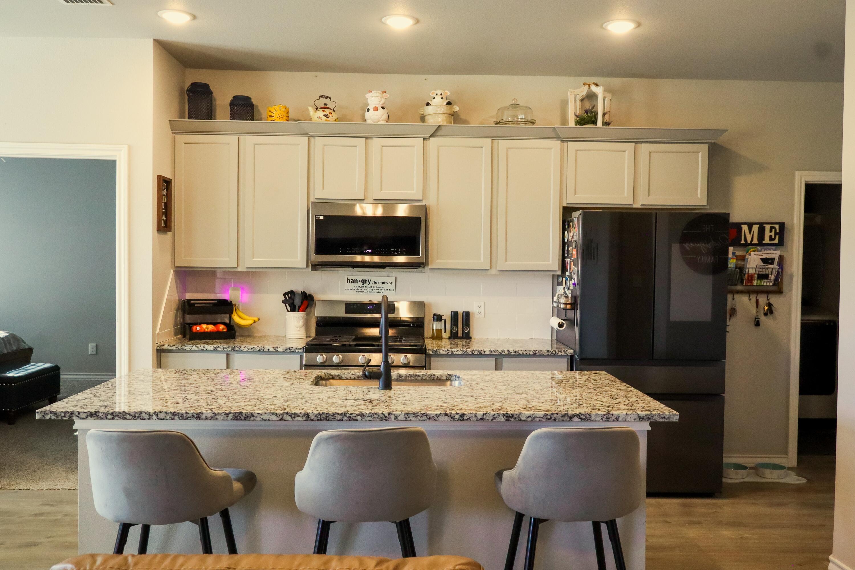 7725 96th Street Lubbock, TX 79424 - Photo 6 of 34 7725 kitchen