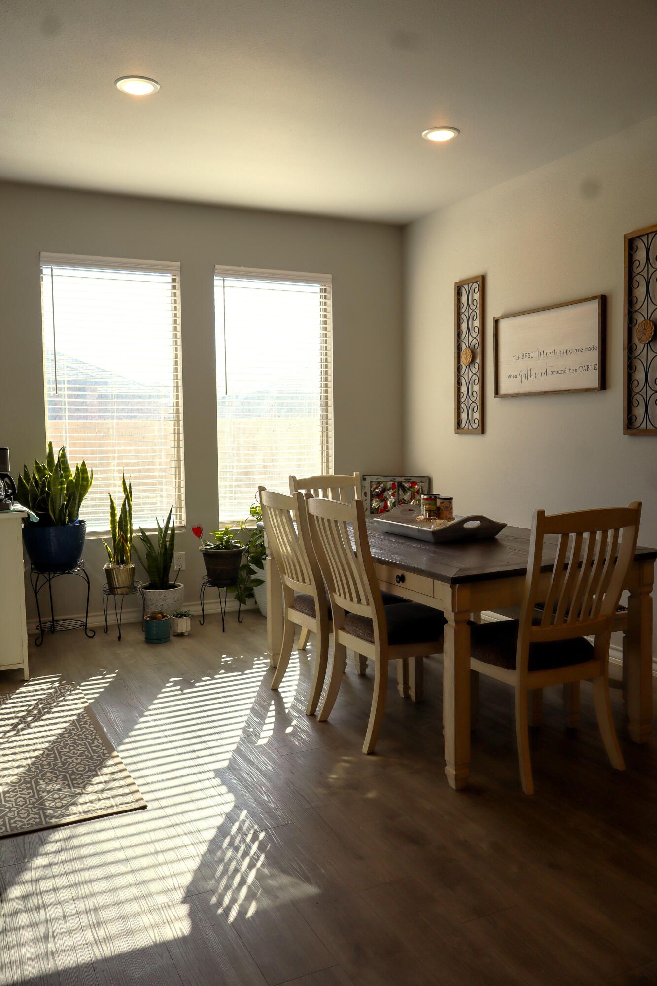 7725 96th Street Lubbock, TX 79424 - Photo 9 of 34 7725 dining 2