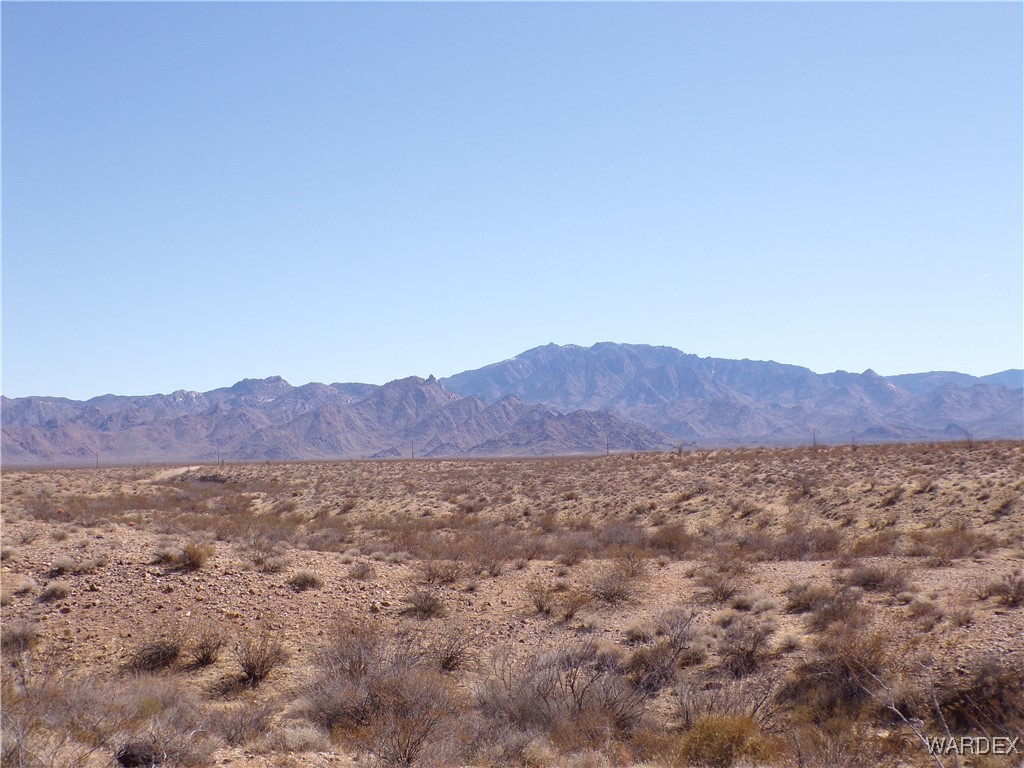 Lot 193 West Hopi Road Golden Valley, AZ 86413 - Photo 4 of 32 a view of mountain and a mountain