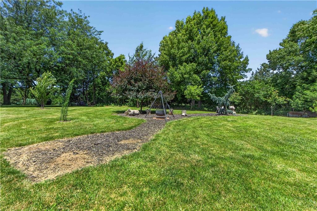 1815 Pine Ridge Drive Leavenworth, KS 66048 - Photo 9 of 21