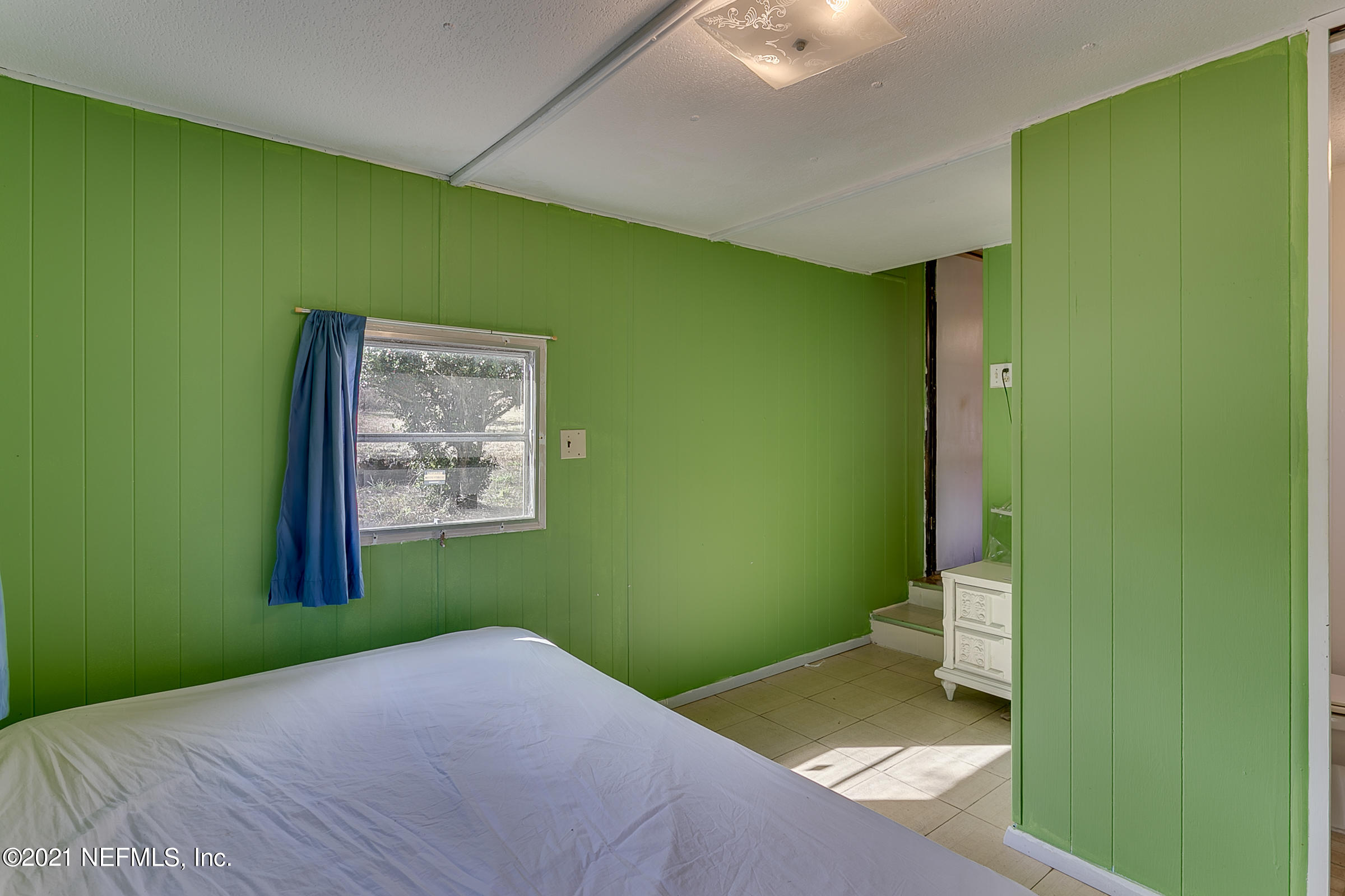 7004 Deer Springs Road Keystone Heights, FL 32656 - Photo 18 of 25 a bedroom with a bed and a table