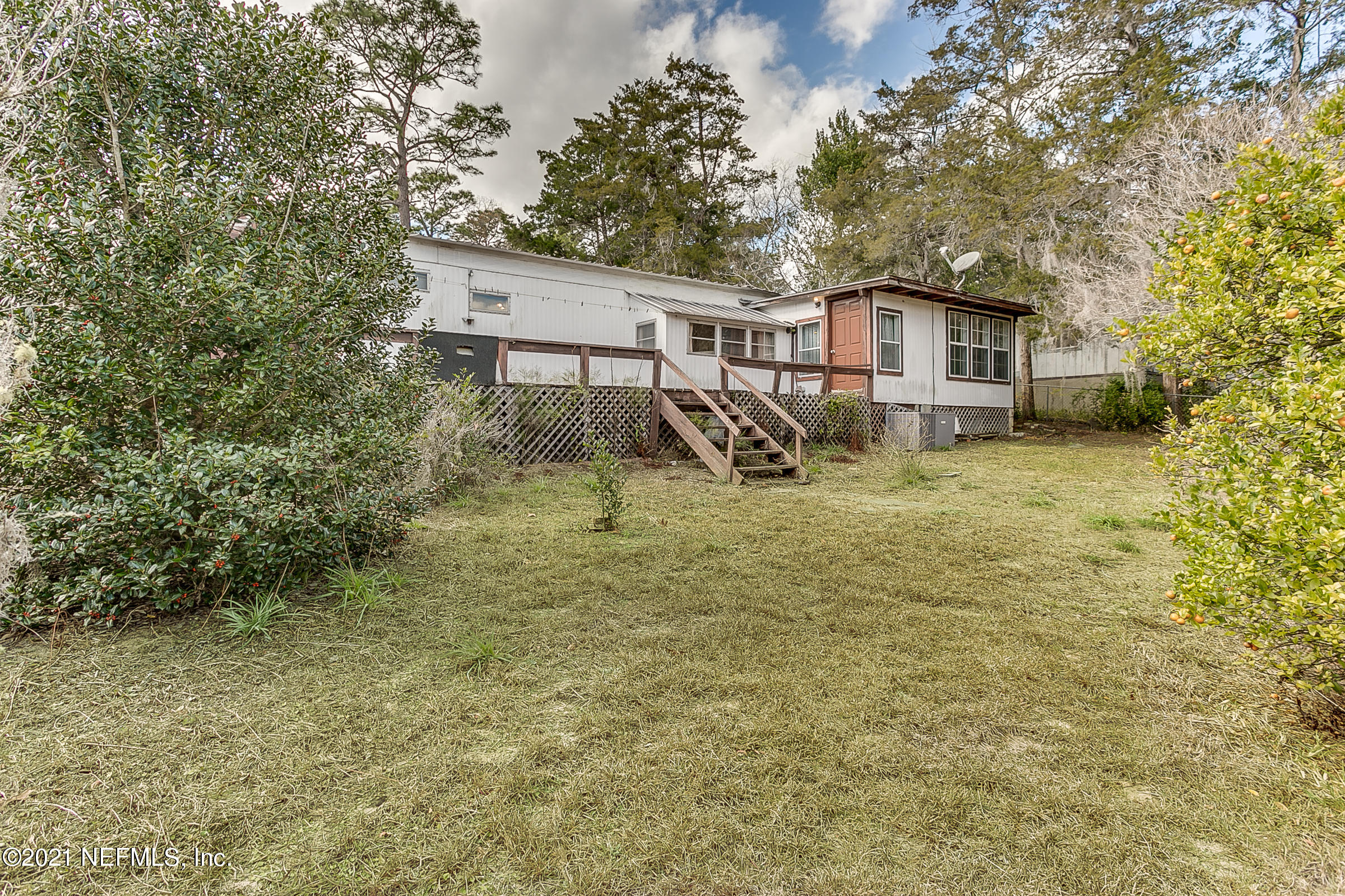 7004 Deer Springs Road Keystone Heights, FL 32656 - Photo 5 of 25 a view of a house with a yard