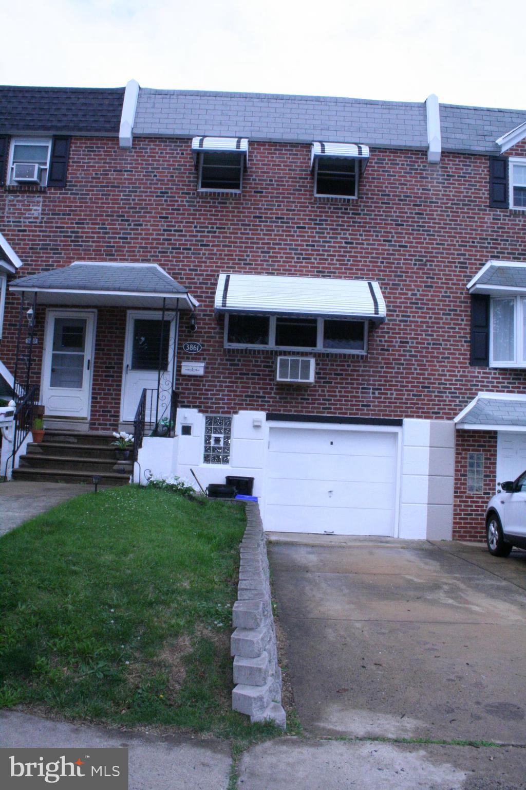 3861 Fairdale Road Philadelphia, PA 19154 - Photo 2 of 33 Front Yard