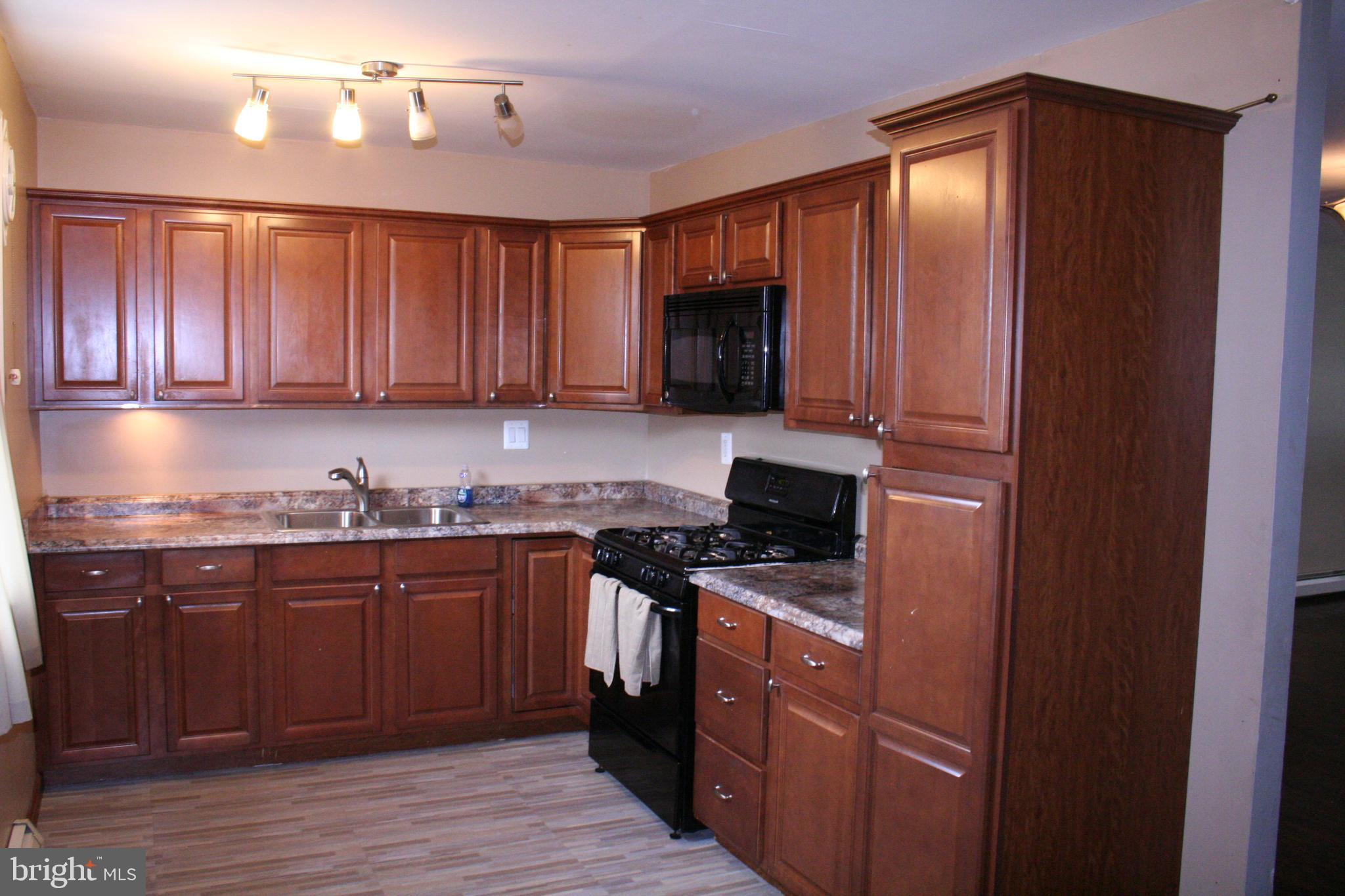 3861 Fairdale Road Philadelphia, PA 19154 - Photo 11 of 33 Kitchen