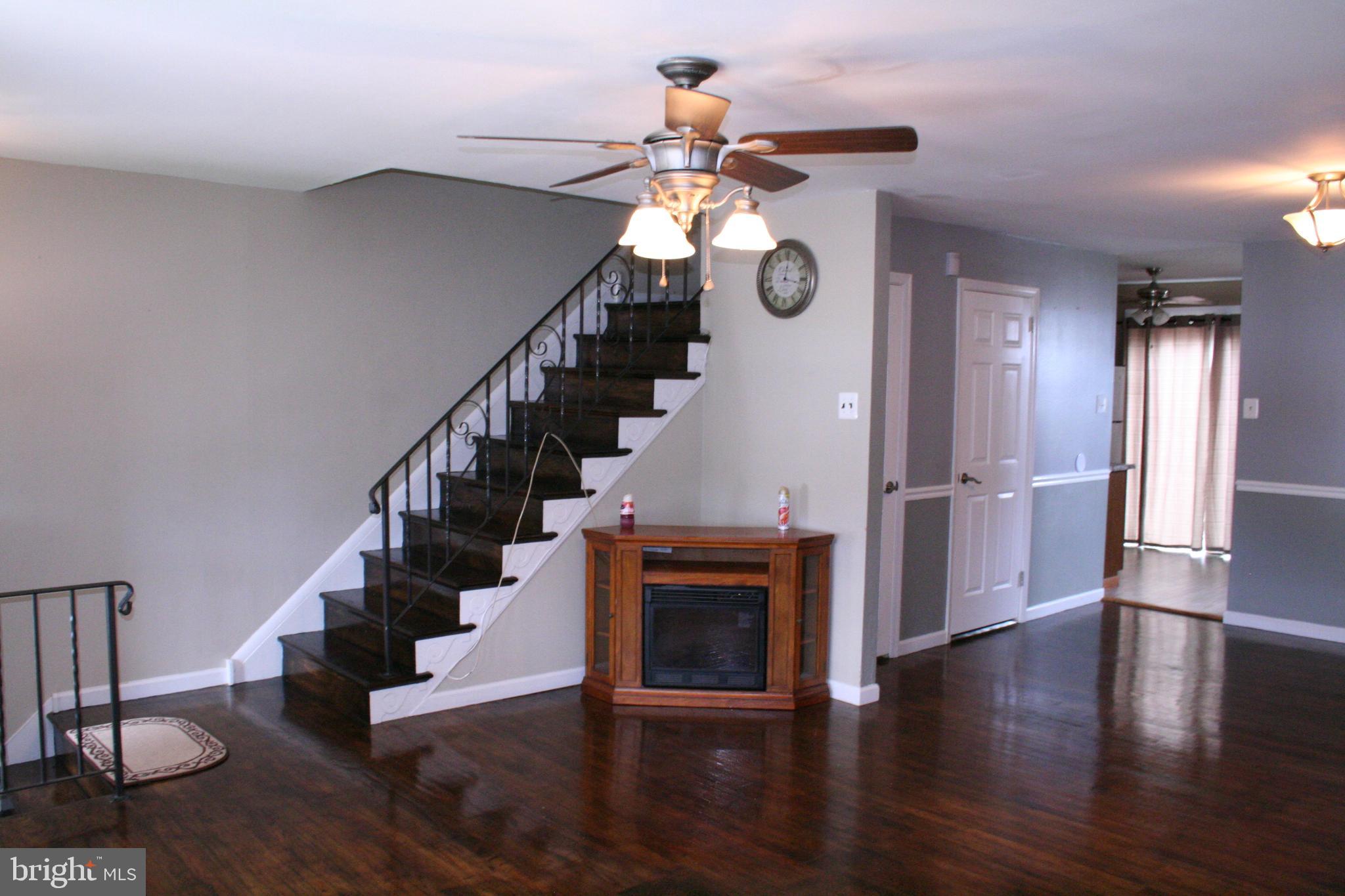 3861 Fairdale Road Philadelphia, PA 19154 - Photo 3 of 33 Living Room