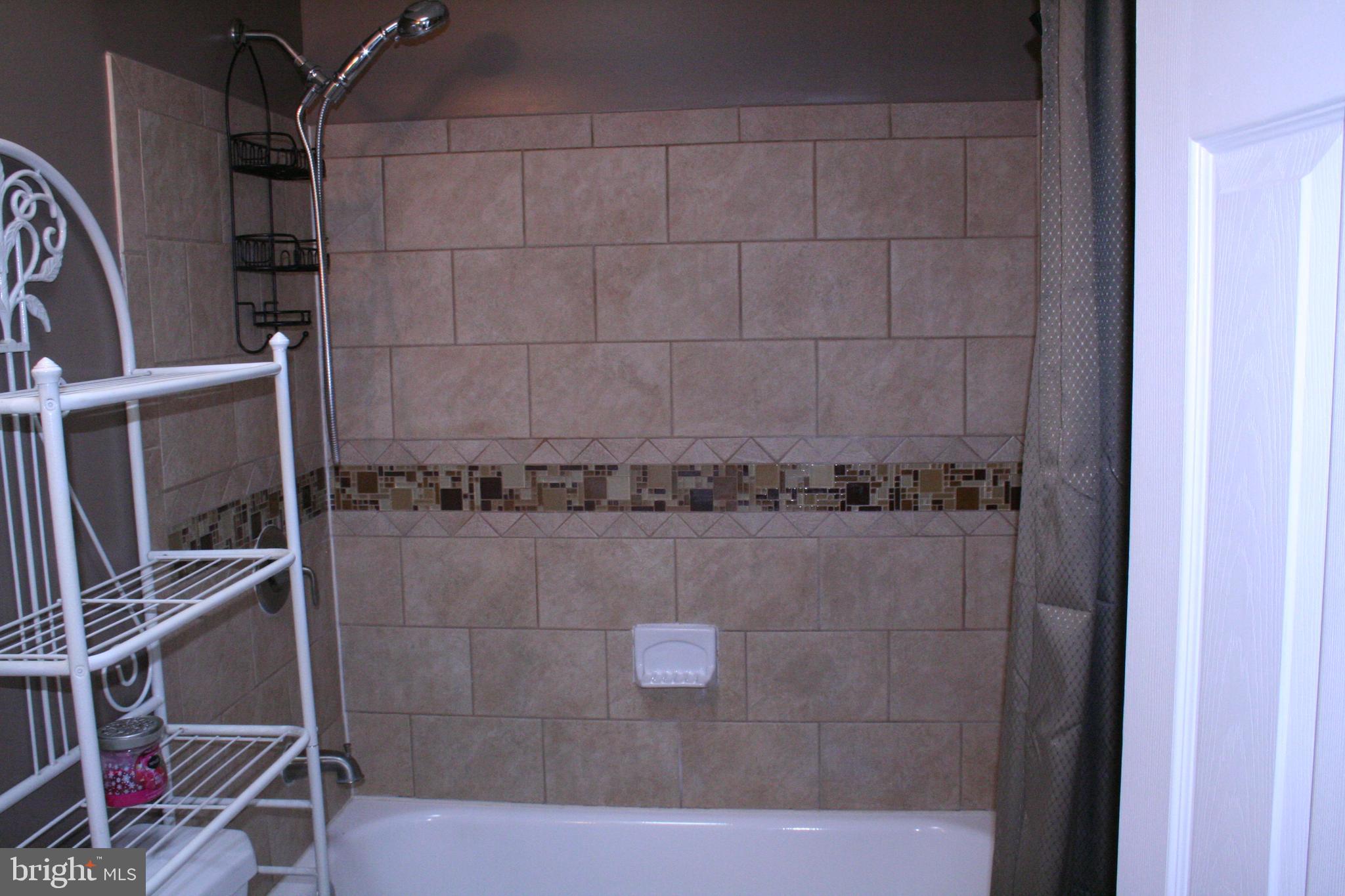 3861 Fairdale Road Philadelphia, PA 19154 - Photo 21 of 33 Bathroom