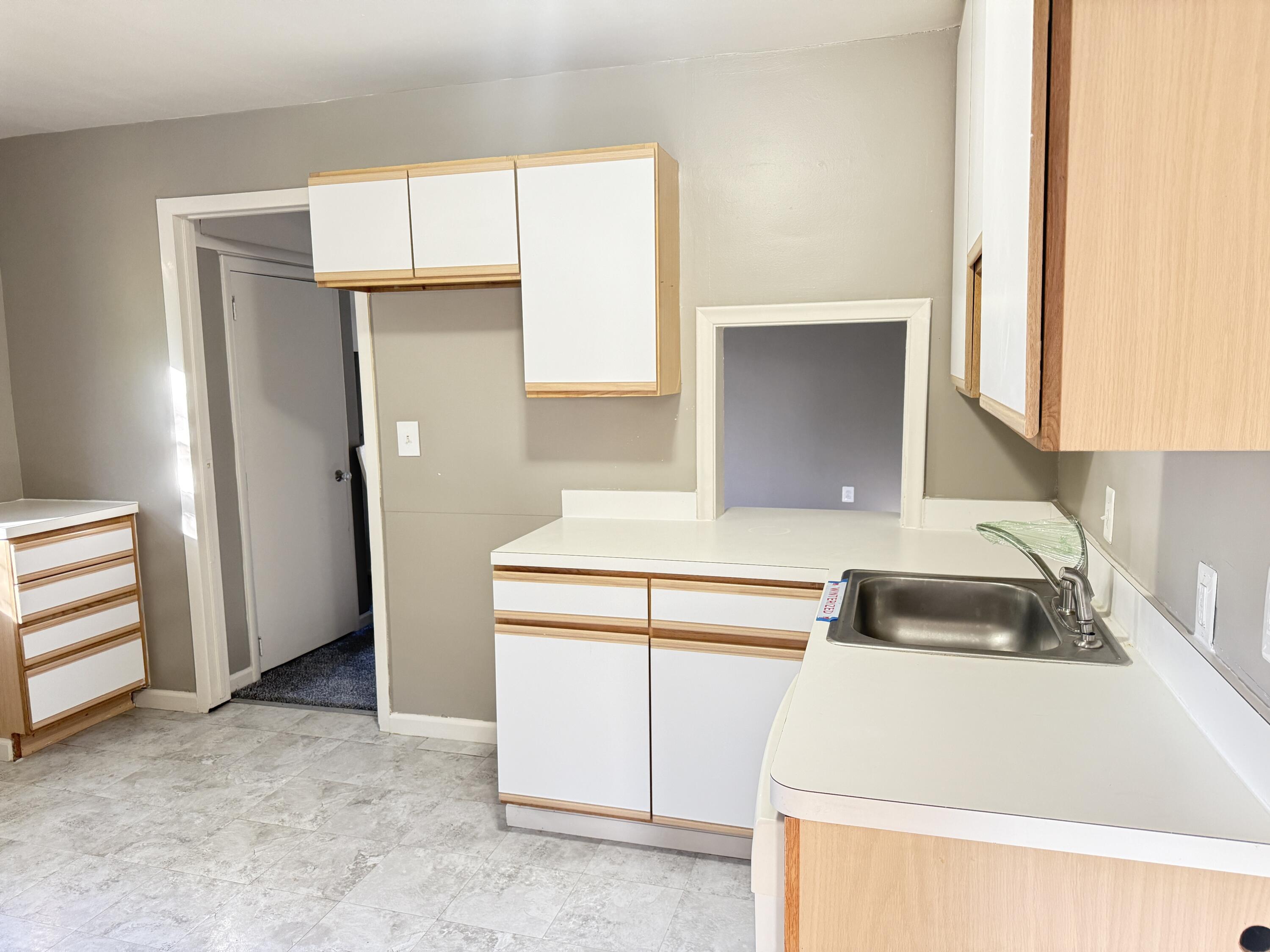 22851 Colgate Street Farmington, MI 48336 - Photo 9 of 21 IMG_5478