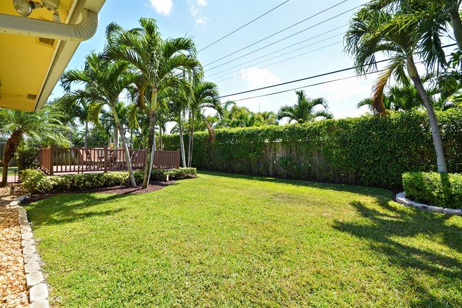 133 Southwest 8th Terrace Boca Raton, FL 33486 - Photo 15 of 18 Side Yard
