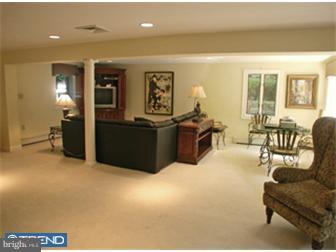 345 Brae Bourn Road Huntingdon Valley, PA 19006 - Photo 5 of 12 Family Room