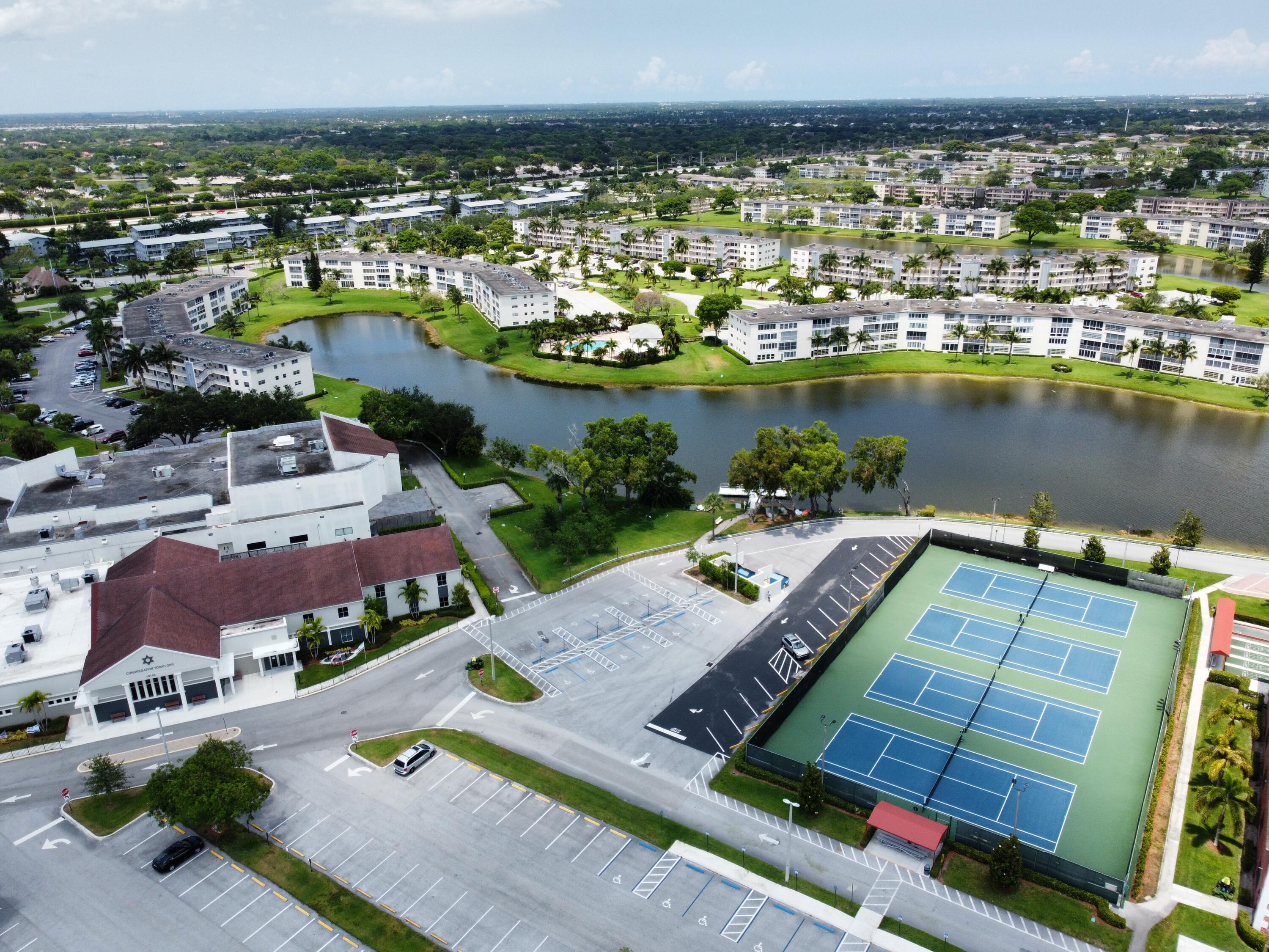 2024 Wolverton East Boca Raton, FL 33434 - Photo 33 of 35 tennis courts at the Clubhouse