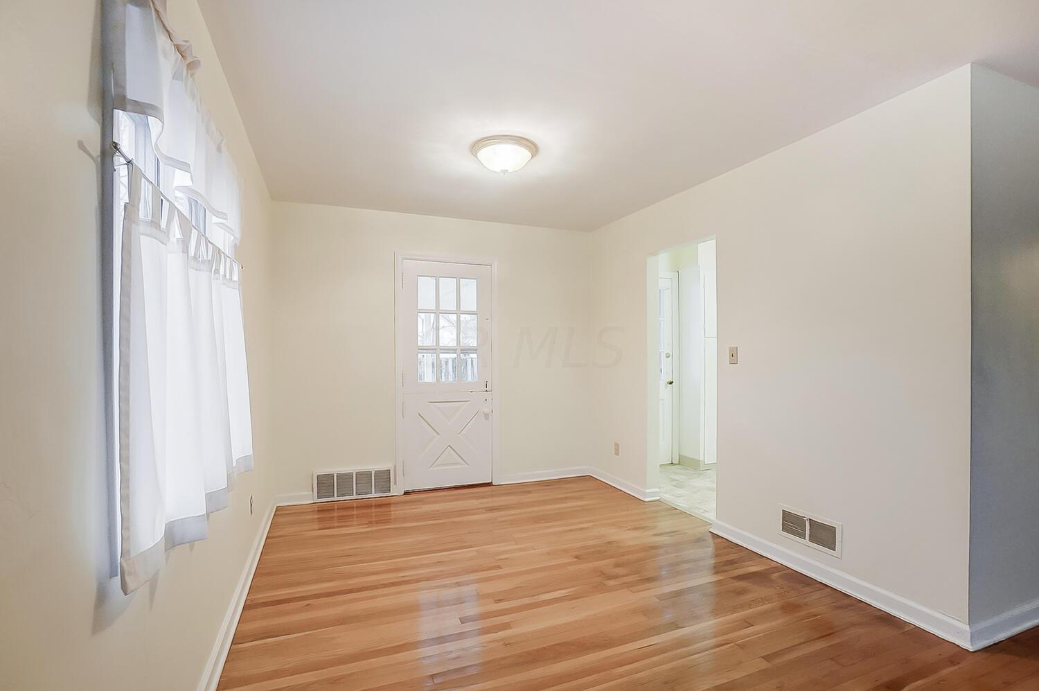 2017 Jervis Road Columbus, OH 43221 - Photo 7 of 40 50044179-008_web