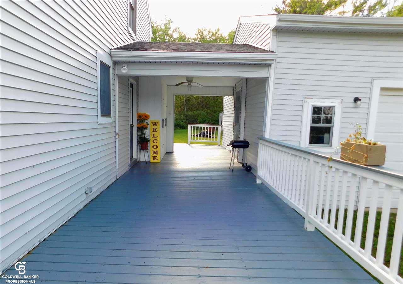 2250 Lakeshore Road Applegate, MI 48401 - Photo 4 of 44 50013117-4.JPG