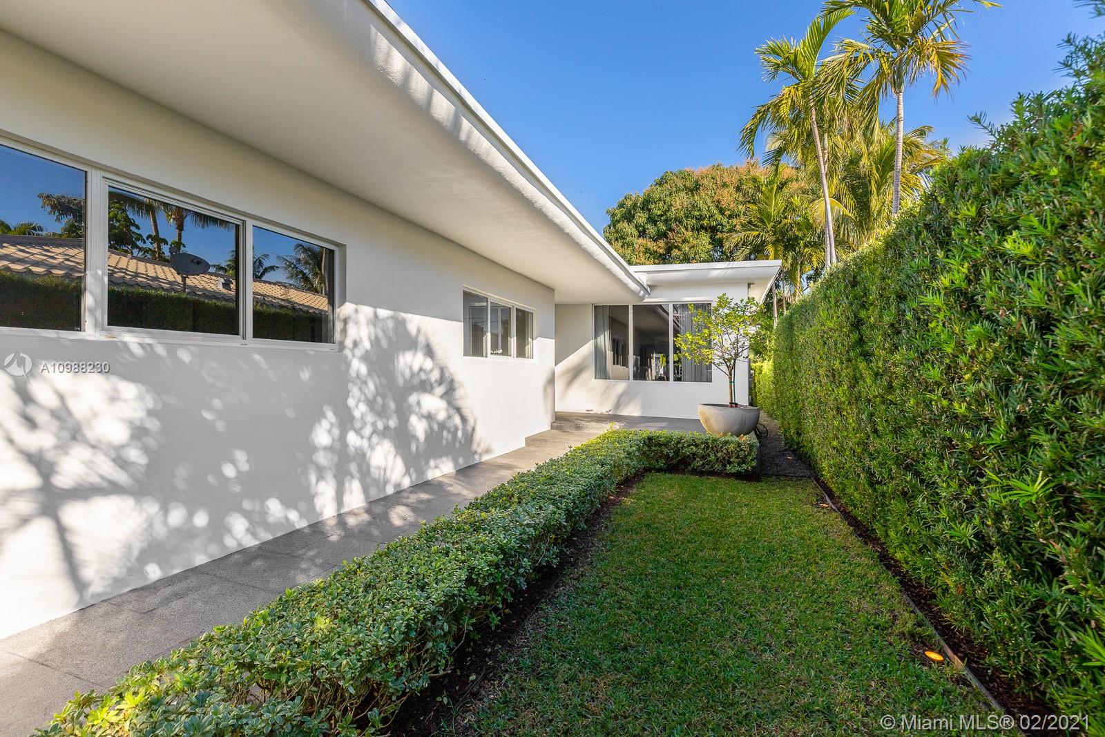 1885 Daytonia Road Miami Beach, FL 33141 - Photo 6 of 25 Gallery Image 6