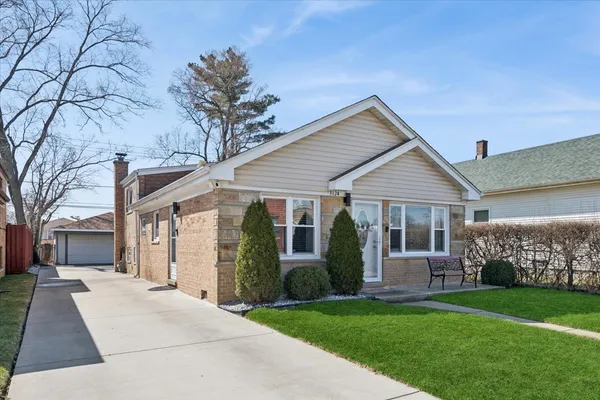 $289,900 | 3124 Madison Street, Bellwood, IL 60104