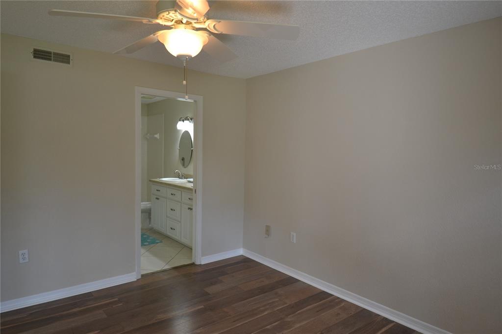 605 Lennox Road West Palm Harbor, FL 34683 - Photo 13 of 37