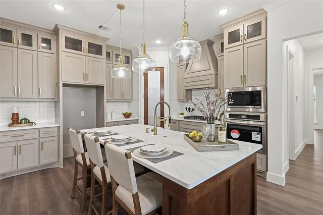 $569,900 | 1000 Canyon Lake Road, Wills Point, TX 75169