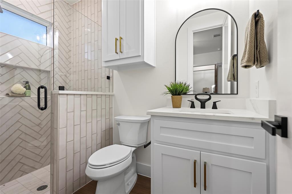 1000 Canyon Lake Road Wills Point, TX 75169 - Photo 18 of 40 Full bath with a shower stall, toilet, and vanity