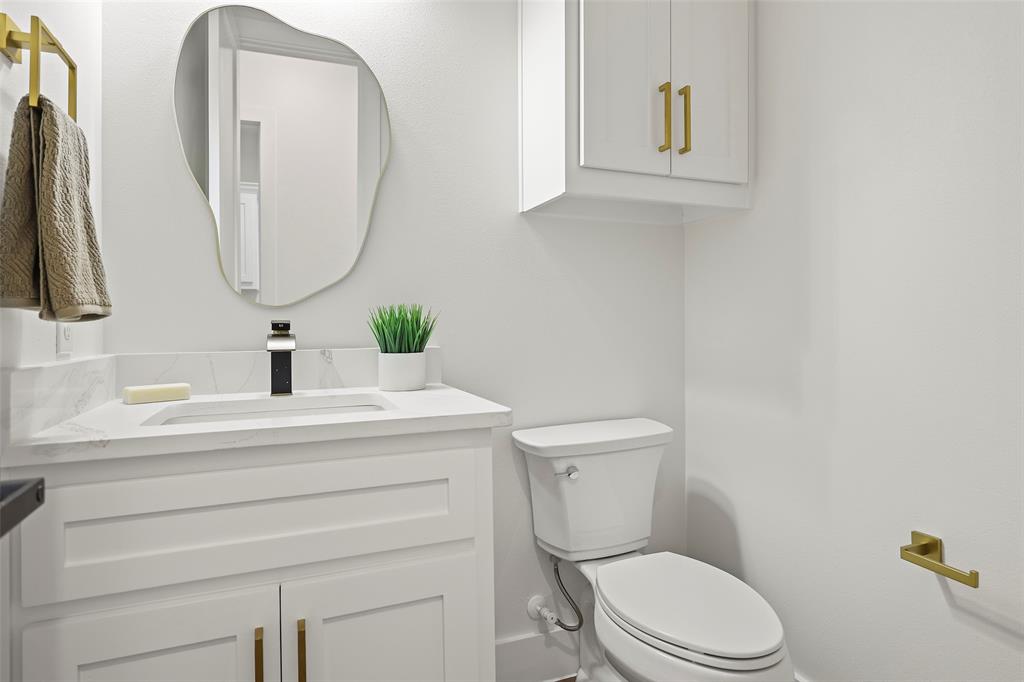 1000 Canyon Lake Road Wills Point, TX 75169 - Photo 26 of 40 Half bath with toilet and vanity