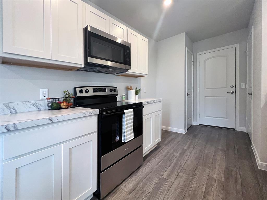 346 Azalea Trail Granbury, TX 76048 - Photo 3 of 11 a kitchen with a sink stove and microwave